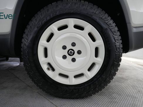 Used 2025 Rivian R1S Adventure AWD/4WD image 9