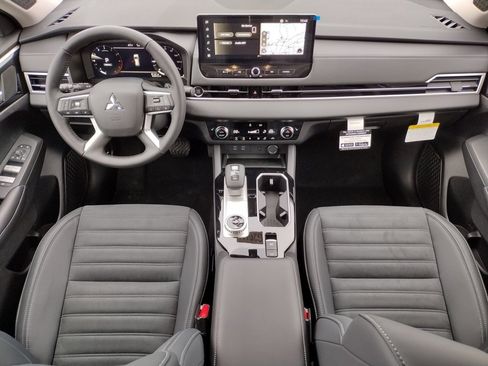 New 2026 Mitsubishi Outlander SE image 2