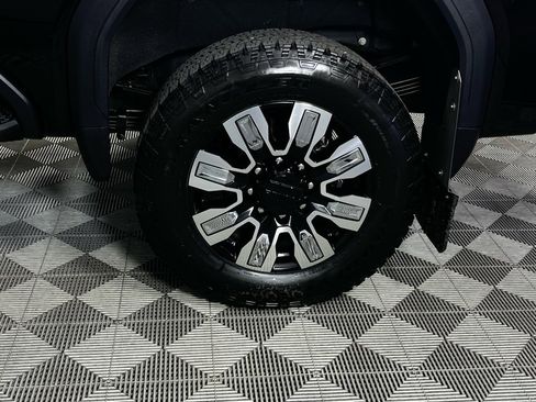 Used 2025 GMC Sierra 3500 Denali w/ Denali Reserve Package image 11