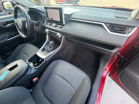 Used 2025 Toyota RAV4 XLE AWD/4WD image 36