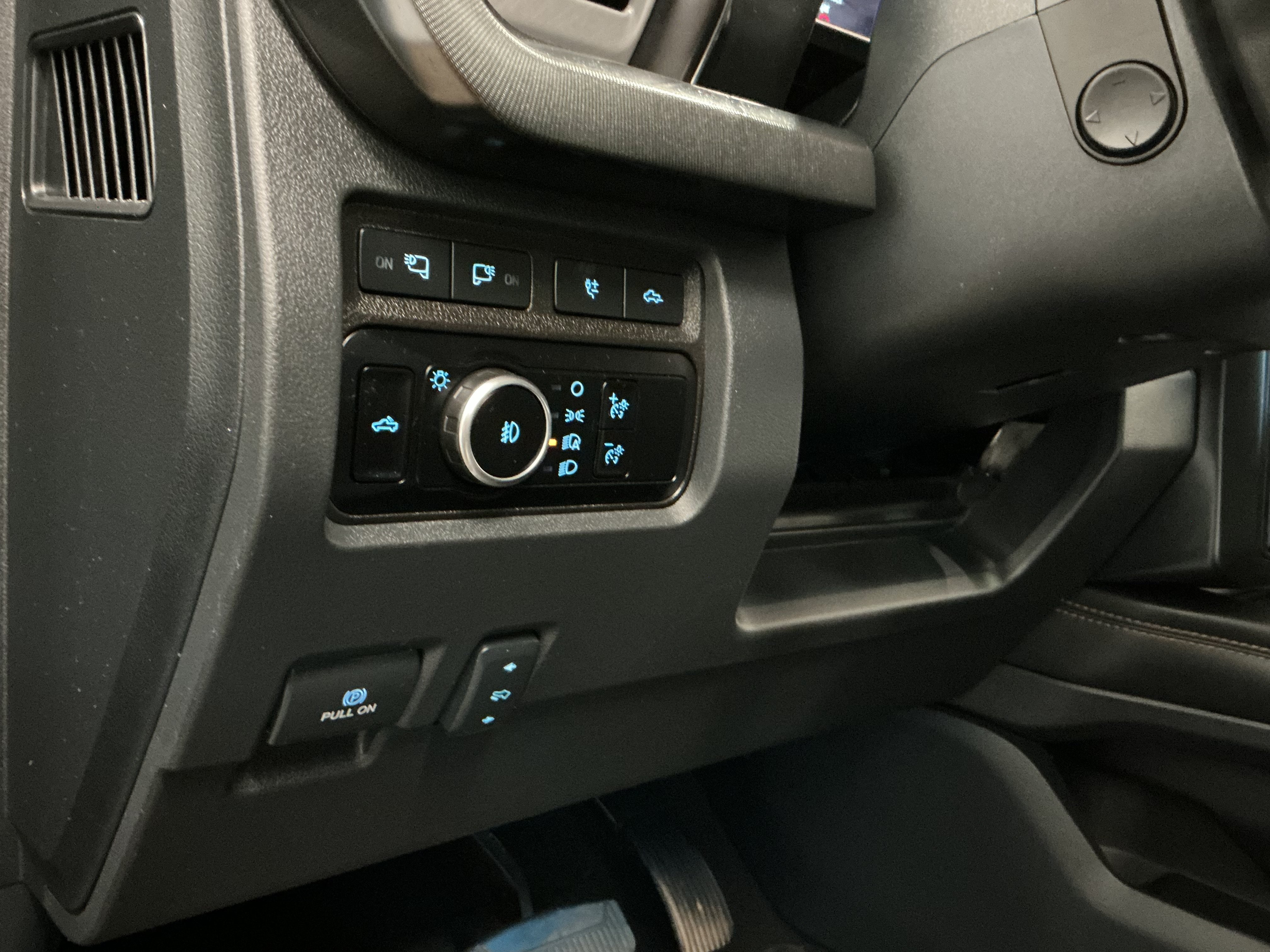 Used 2024 Ford F350 Platinum w/ FX4 Off-Road Package AWD/4WD image 17