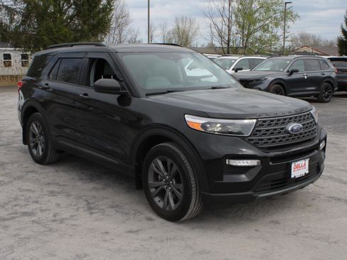 Used 2021 Ford Explorer XLT w/ Equipment Group 202A AWD/4WD image 3