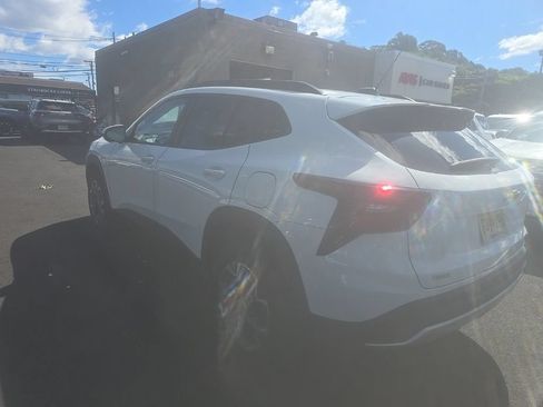 Used 2025 Chevrolet Trax LT w/ LT Convenience Package FWD image 6