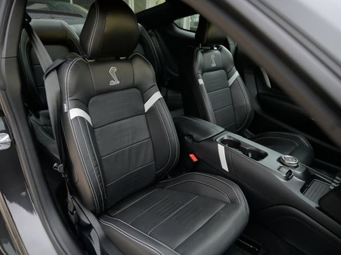 Used 2022 Ford Mustang Shelby GT500 w/ Technology Package image 44