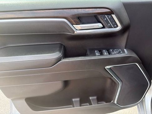 Used 2025 GMC Sierra 1500 SLT AWD/4WD image 16