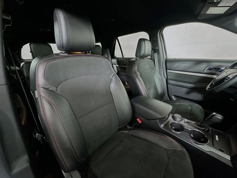 Used 2019 Ford Explorer XLT w/ Equipment Group 202A image 28