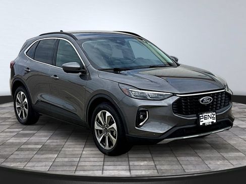 Used 2023 Ford Escape Platinum AWD/4WD image 3