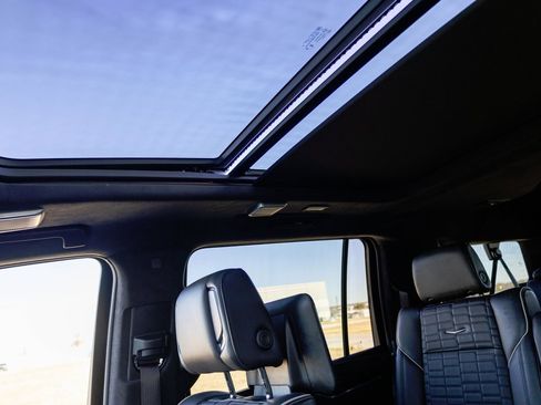 Used 2023 Cadillac Escalade ESV V image 21