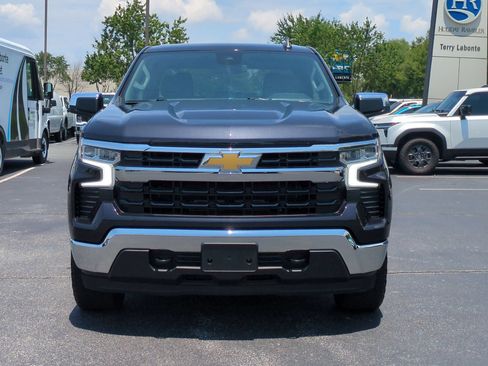 Used 2023 Chevrolet Silverado 1500 LT AWD/4WD image 3