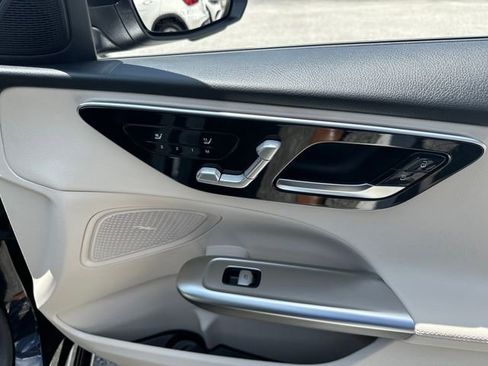 Used 2025 Mercedes-Benz C 300 Sedan image 38