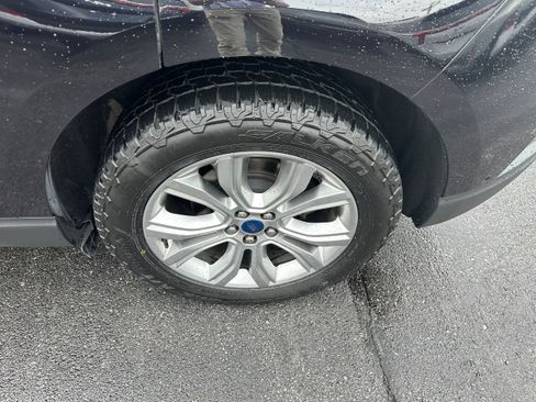 Used 2020 Ford Edge Titanium w/ Equipment Group 301A AWD/4WD image 9