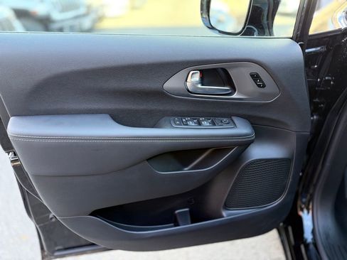 New 2026 Chrysler Pacifica Select image 17