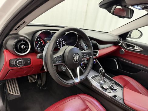Used 2018 Alfa Romeo Giulia AWD image 12