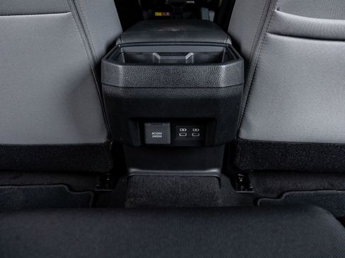 Used 2024 Toyota Tacoma TRD Sport image 32