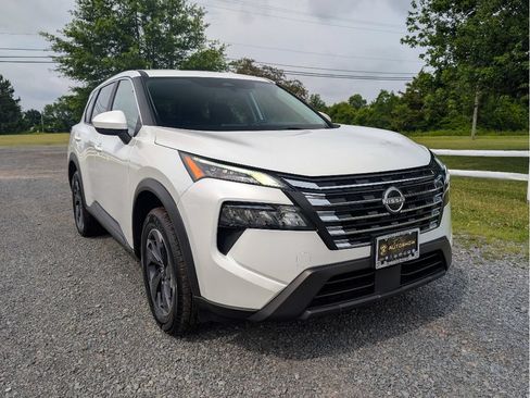 Used 2024 Nissan Rogue SV FWD image 3