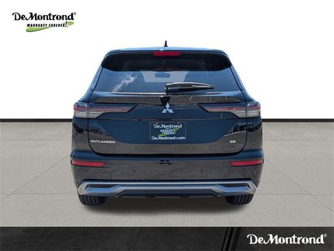 New 2025 Mitsubishi Outlander SE image 6