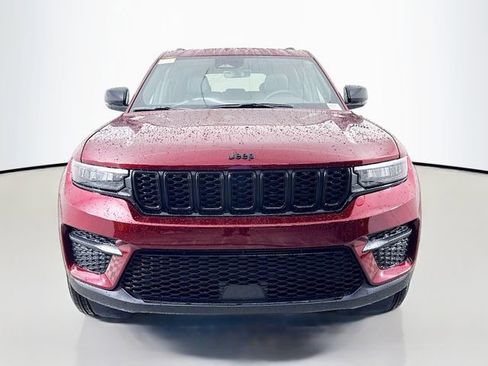 New 2025 Jeep Grand Cherokee Laredo image 2