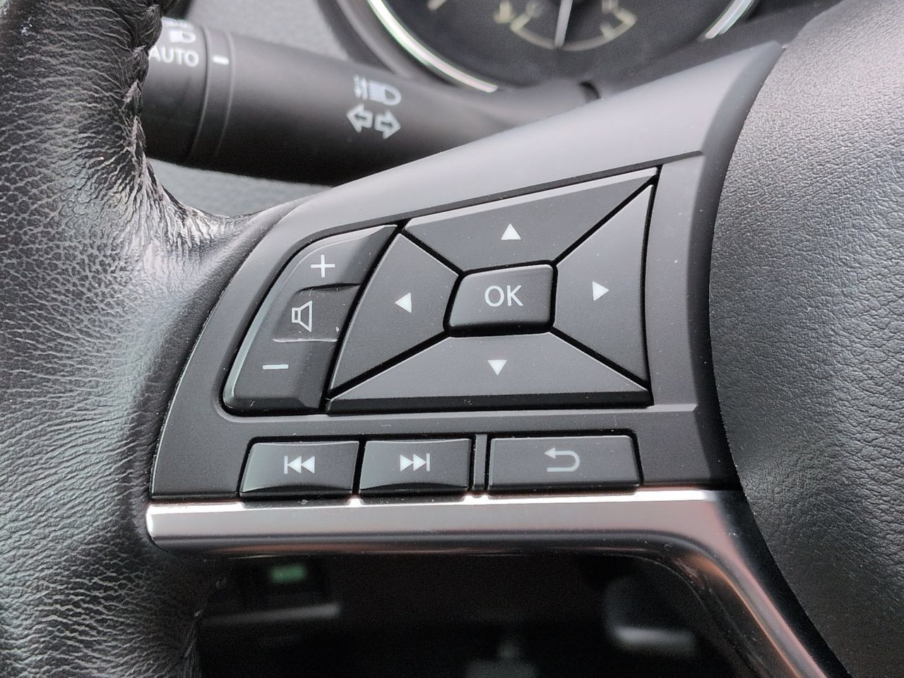 Used 2019 Nissan Rogue S w/ Special Edition Package FWD image 24