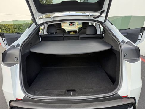 Used 2026 Tesla Model Y Long Range RWD image 16