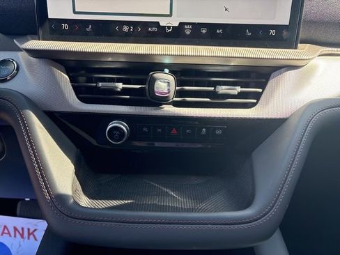 Used 2025 Ford Explorer Active image 9