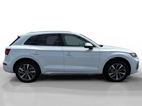 Used 2024 Audi Q5 2.0T Premium w/ Convenience Package image 6
