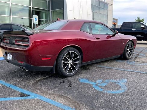 Used 2018 Dodge Challenger R/T Scat Pack w/ Leather Interior Group RWD image 6