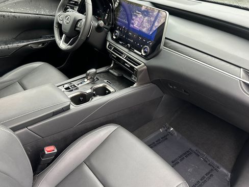 Certified 2025 Lexus RX 350h w/ Convenience Package image 18