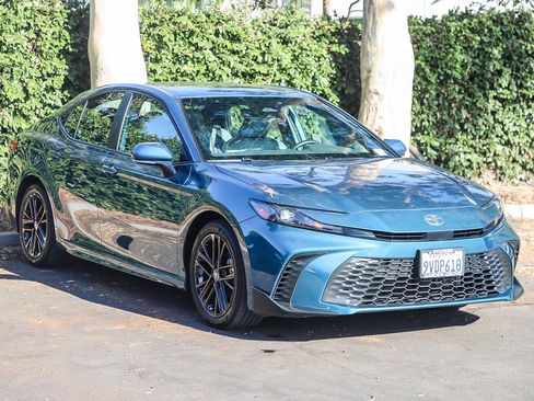 Used 2025 Toyota Camry SE w/ Multimedia Upgrade Package FWD image 3