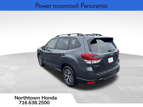 Used 2022 Subaru Forester Premium AWD/4WD image 7