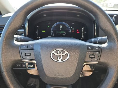 Used 2025 Toyota Camry LE FWD image 21