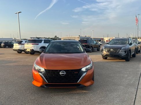 Certified 2025 Nissan Sentra SR FWD image 6