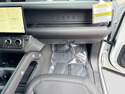 New 2026 Land Rover Defender 110 X-Dynamic SE AWD/4WD image 18