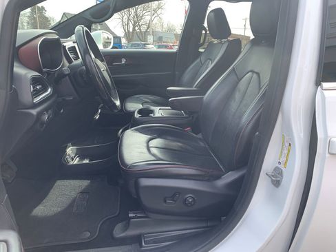 Used 2020 Chrysler Pacifica Limited image 12