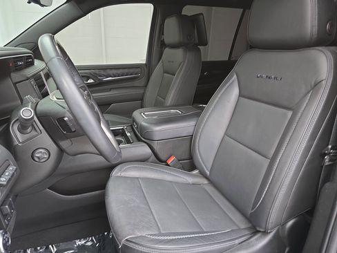 Used 2023 GMC Yukon Denali w/ Denali Reserve Package image 16