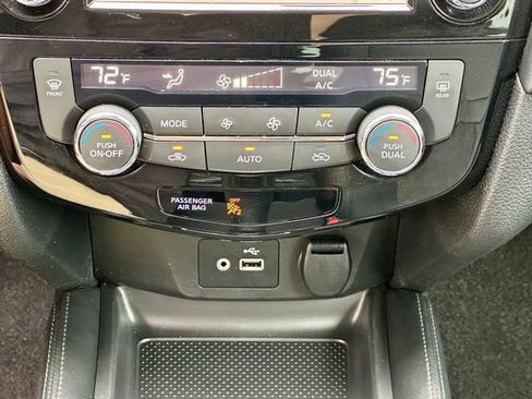 Used 2018 Nissan Rogue SL FWD image 29