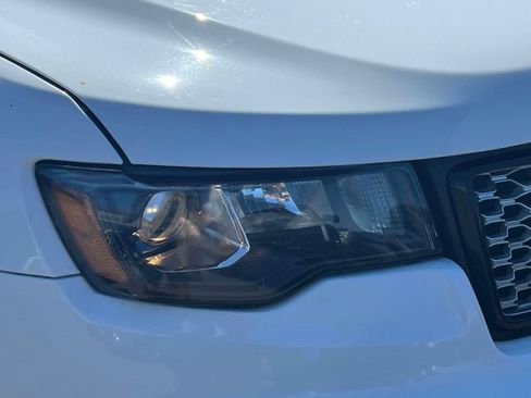 Used 2019 Jeep Grand Cherokee Altitude AWD/4WD image 12