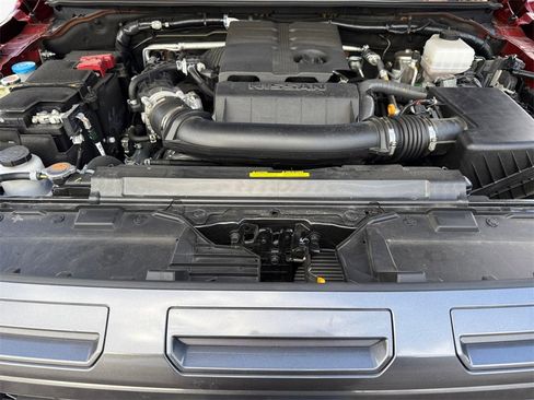 Certified 2025 Nissan Frontier SV image 23