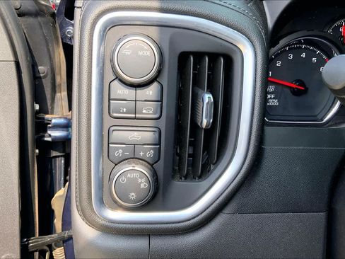 Used 2021 Chevrolet Silverado 1500 LT AWD/4WD image 33