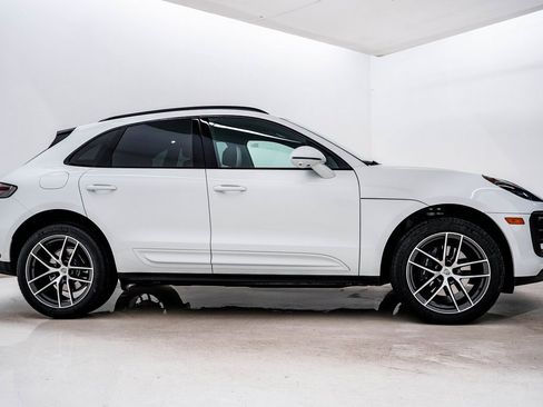 Certified 2025 Porsche Macan image 9