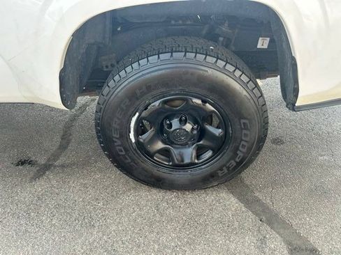 Used 2019 Toyota Tacoma SR RWD image 37