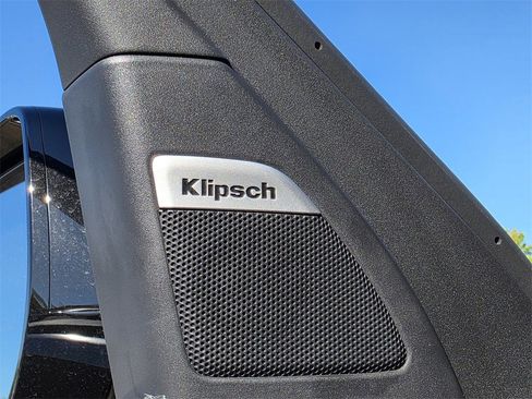 New 2026 Nissan Armada SL w/ Captain's Chari Seat Package image 19