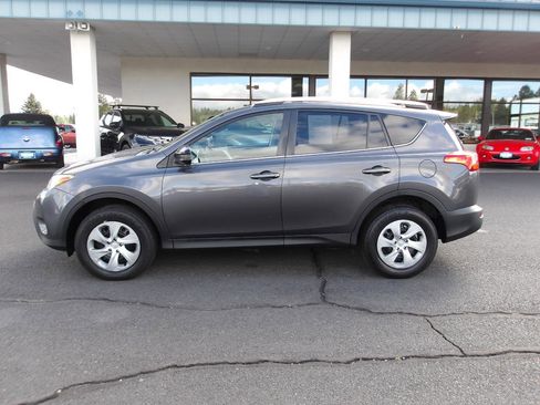 Used 2015 Toyota RAV4 LE AWD/4WD image 2