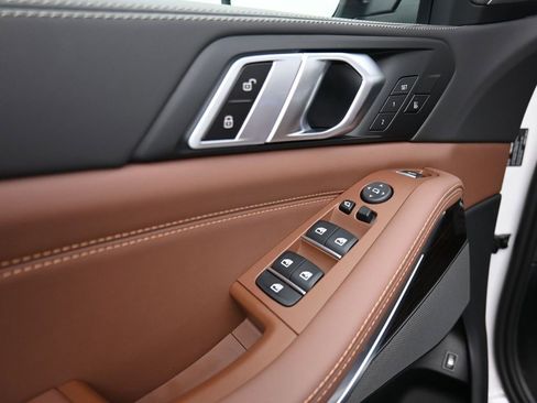 New 2026 BMW X5 xDrive50e image 9