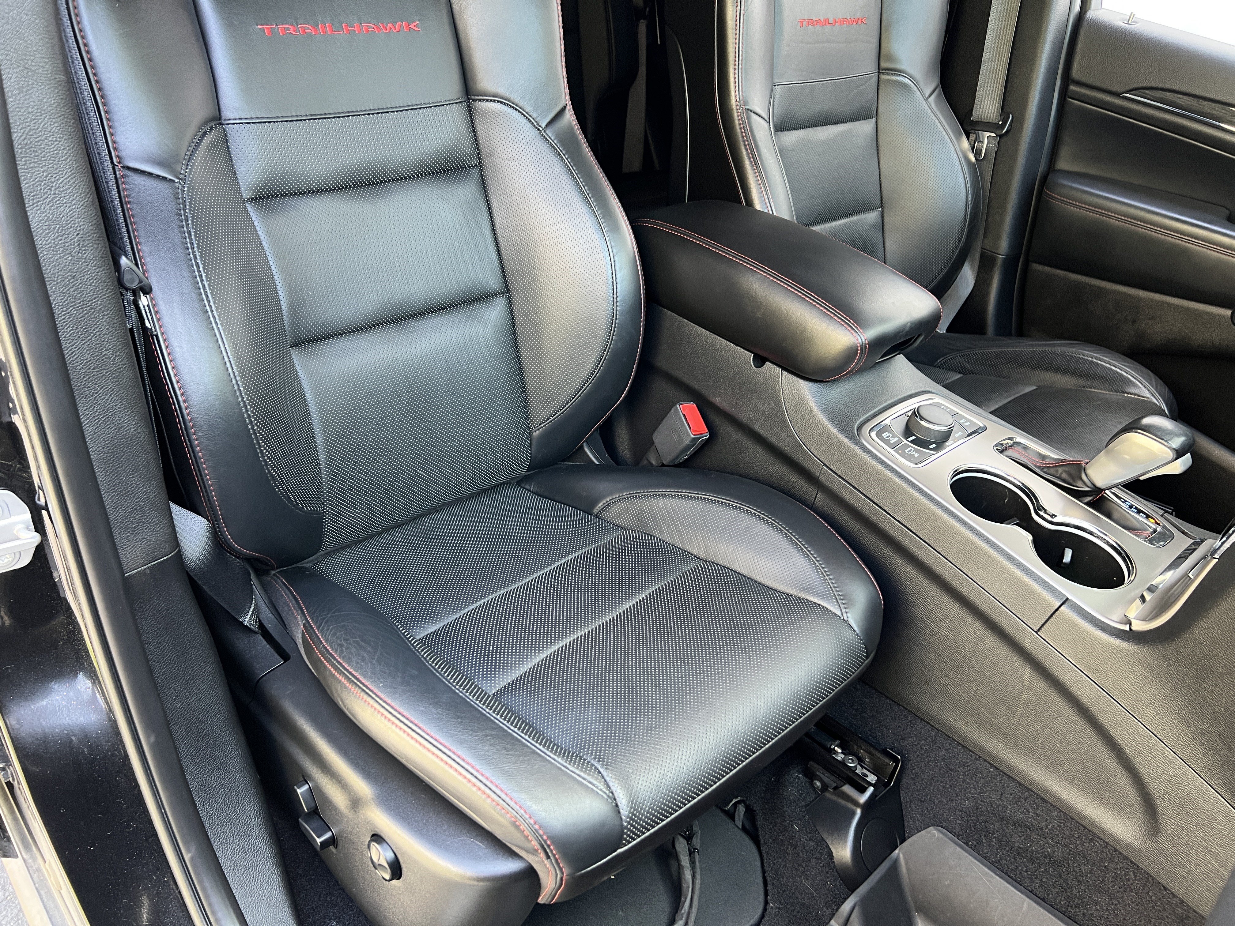 Used 2021 Jeep Grand Cherokee Trailhawk w/ Trailhawk Luxury Group AWD/4WD image 26