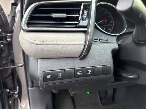 Used 2019 Toyota Camry SE image 16