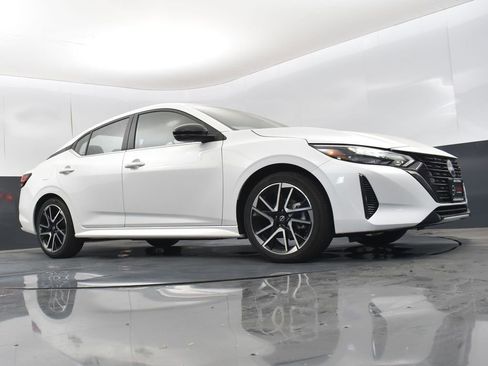 New 2025 Nissan Sentra SR image 38