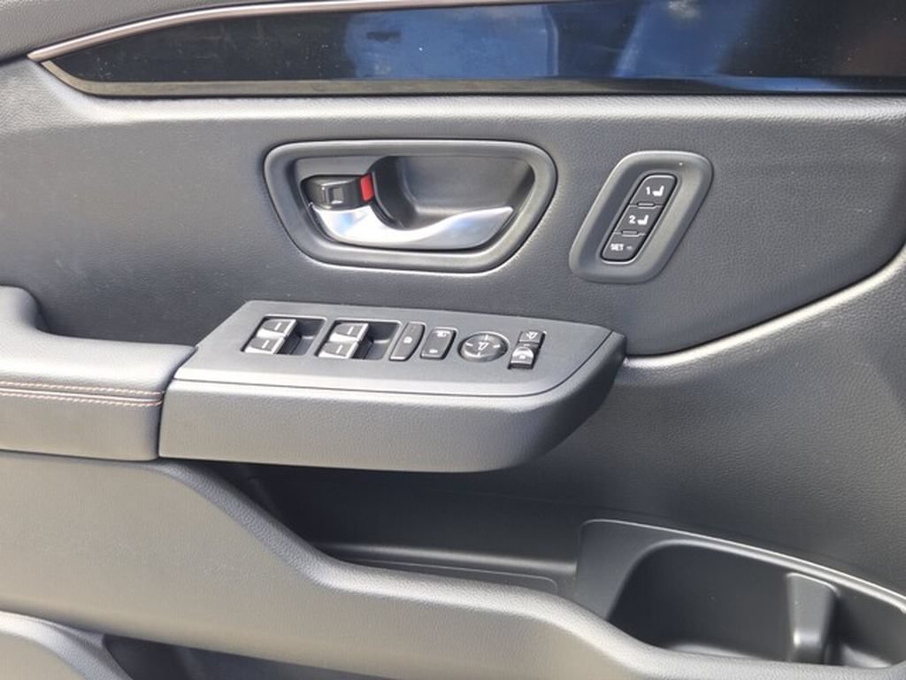 Used 2025 Honda Pilot TrailSport image 30