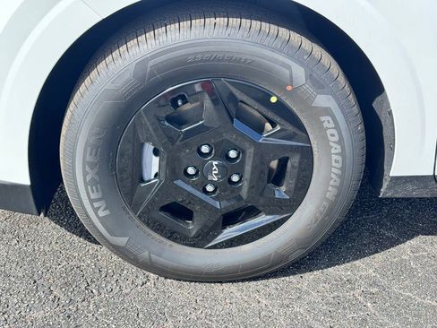 New 2026 Kia Carnival FWD image 9