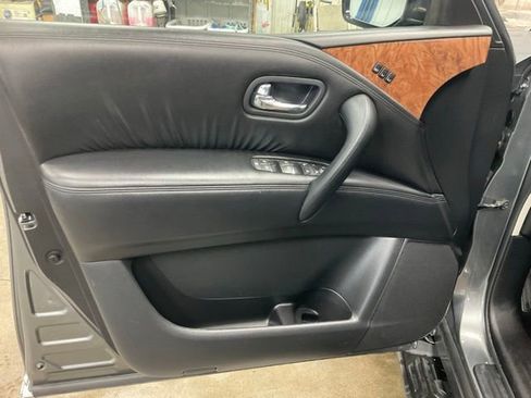 Used 2023 Nissan Armada SL w/ Captain's Chairs Package AWD/4WD image 5