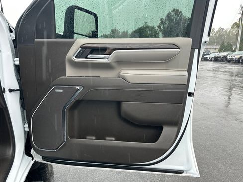 Used 2024 GMC Sierra 2500 SLT w/ SLT Premium Package image 15